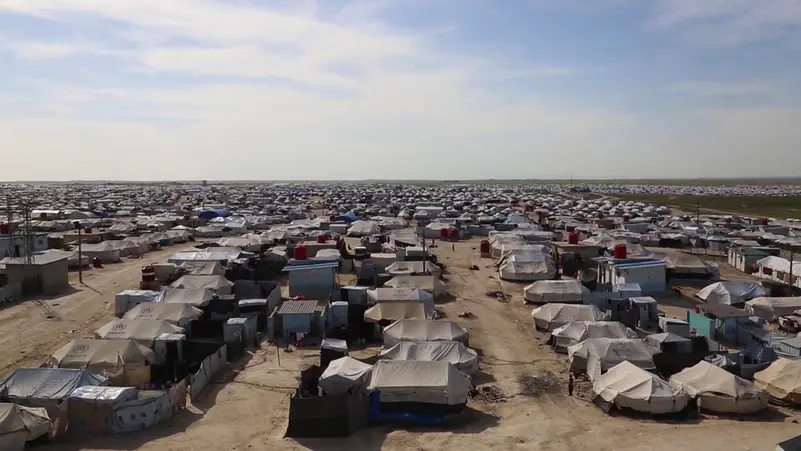 العراق يستعيد حوالي 700 مواطن مرتبطين بـ”داعش” من مخيم سوري