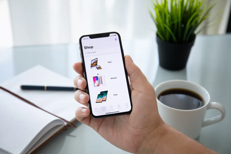 كيف تستخدم الآيفون لسماع جرس الباب والأصوات المهمة؟